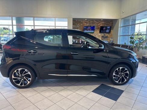 Used 2023 Chevrolet Bolt EUV Premier w/ Sun & Sound Package FWD image 16