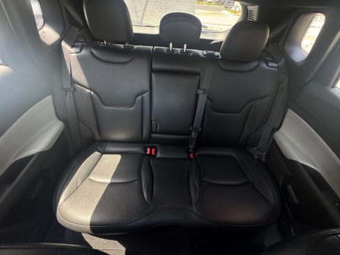 Used 2025 Jeep Compass Limited AWD/4WD image 39