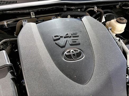 Used 2022 Toyota Tacoma Limited w/ Nightshade Package AWD/4WD image 31