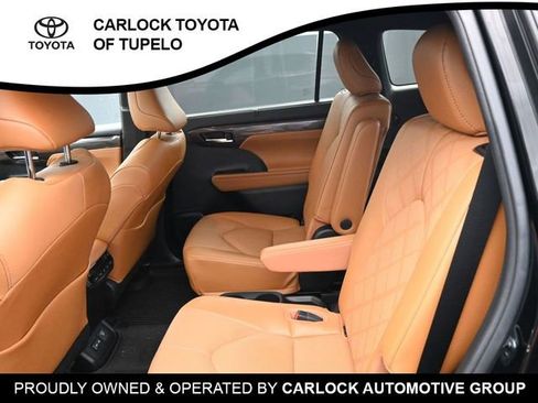 Used 2023 Toyota Highlander Platinum image 25