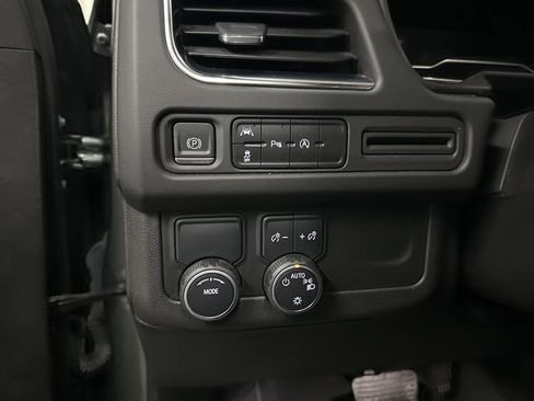 Used 2023 Chevrolet Suburban Premier image 31
