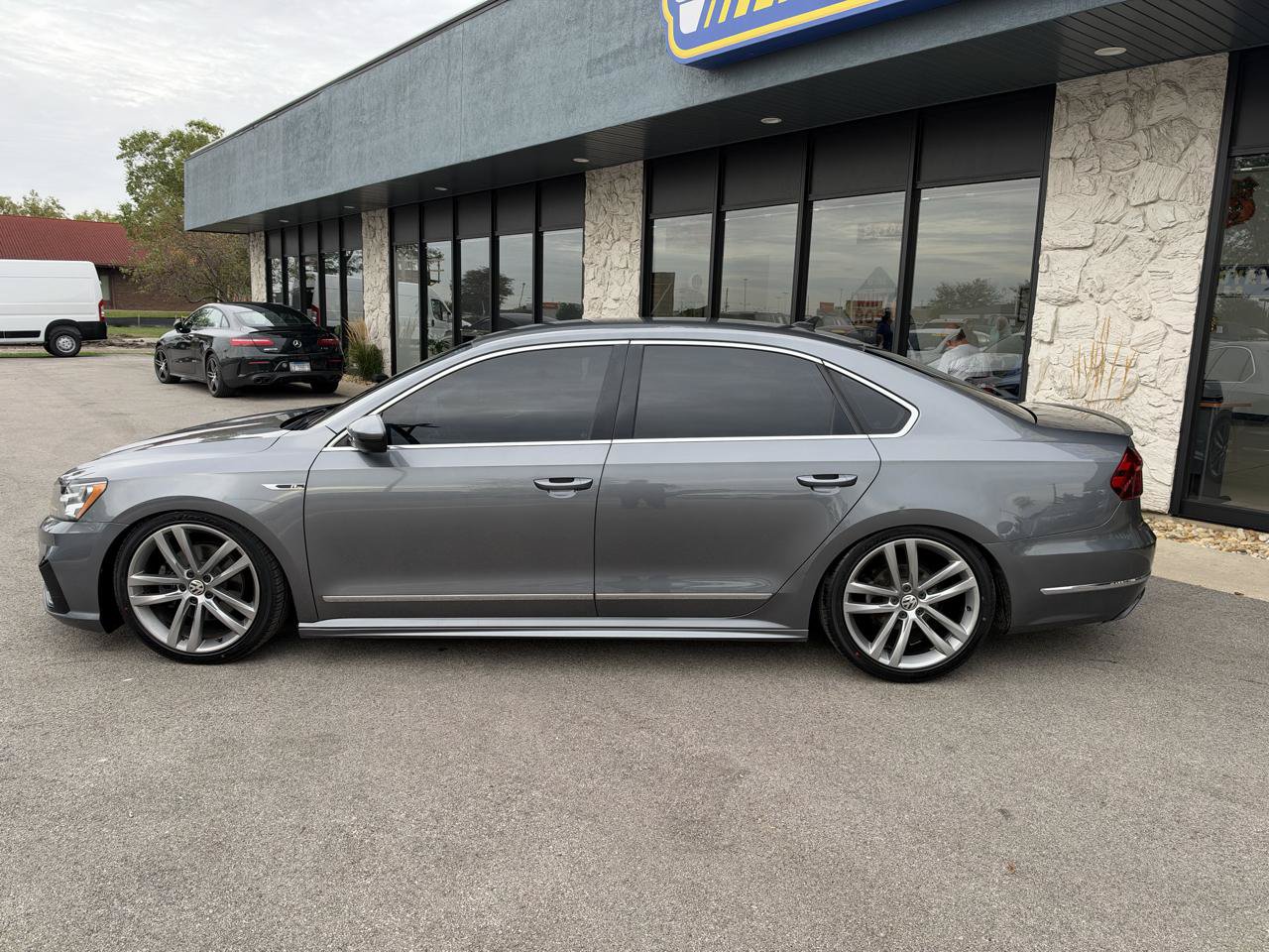 Used 2017 Volkswagen Passat 1.8T R-Line FWD image 4