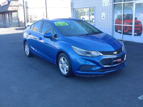 Used 2016 Chevrolet Cruze LT w/ Convenience Package FWD image 8