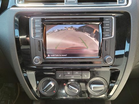 Used 2016 Volkswagen Jetta Sport image 11