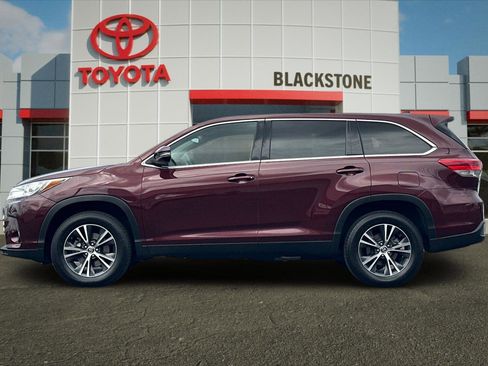 Certified 2019 Toyota Highlander Plus FWD image 6