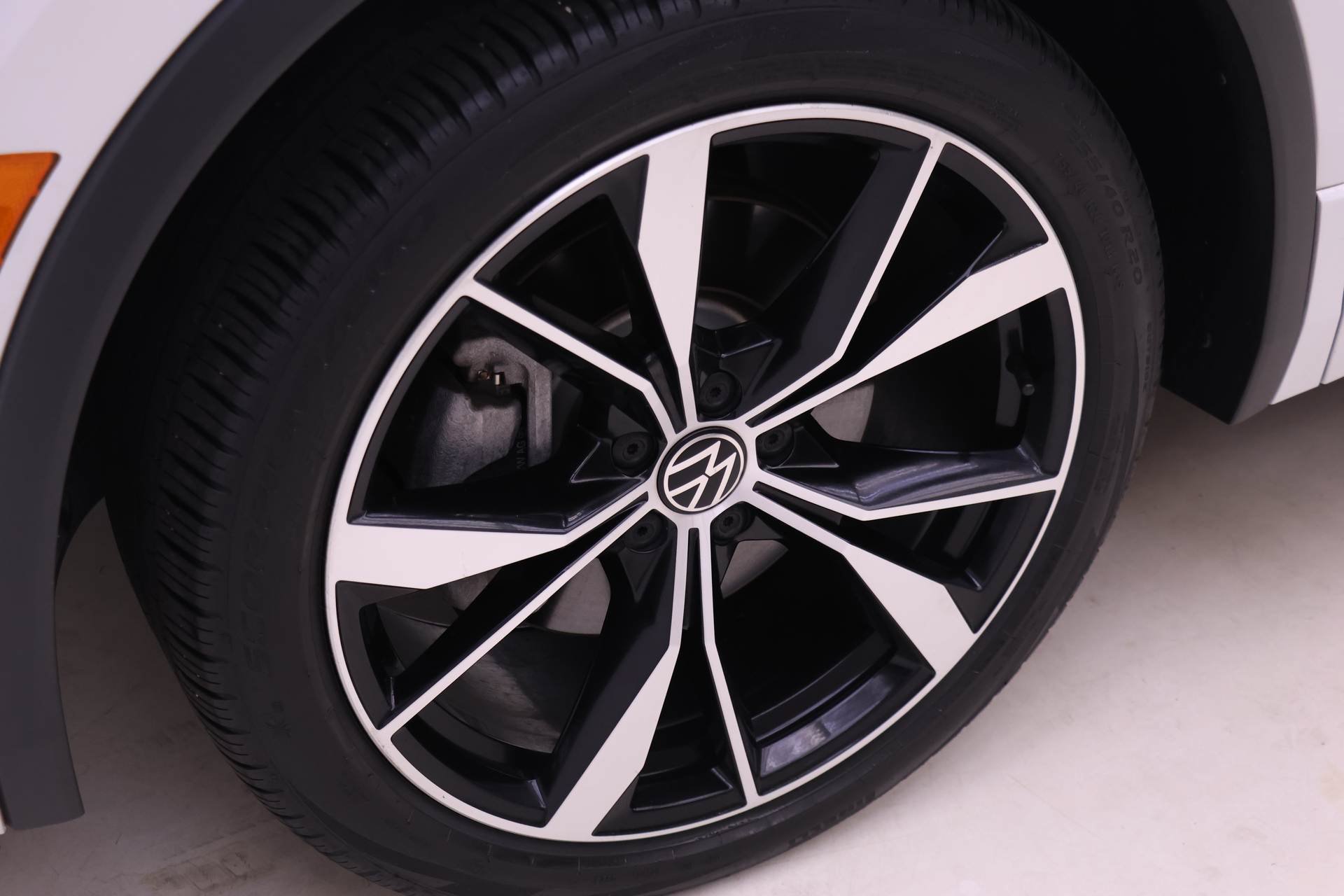 Used 2024 Volkswagen Tiguan SEL R-Line AWD/4WD image 23