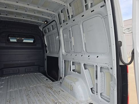 Used 2024 Mercedes-Benz Sprinter 2500 image 14