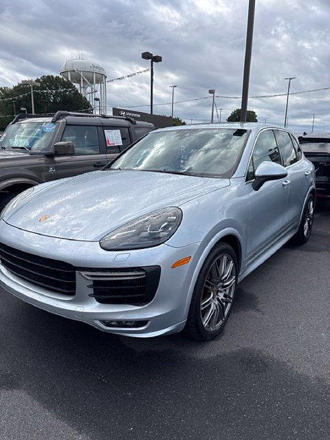 Used 2018 Porsche Cayenne GTS AWD/4WD image 2