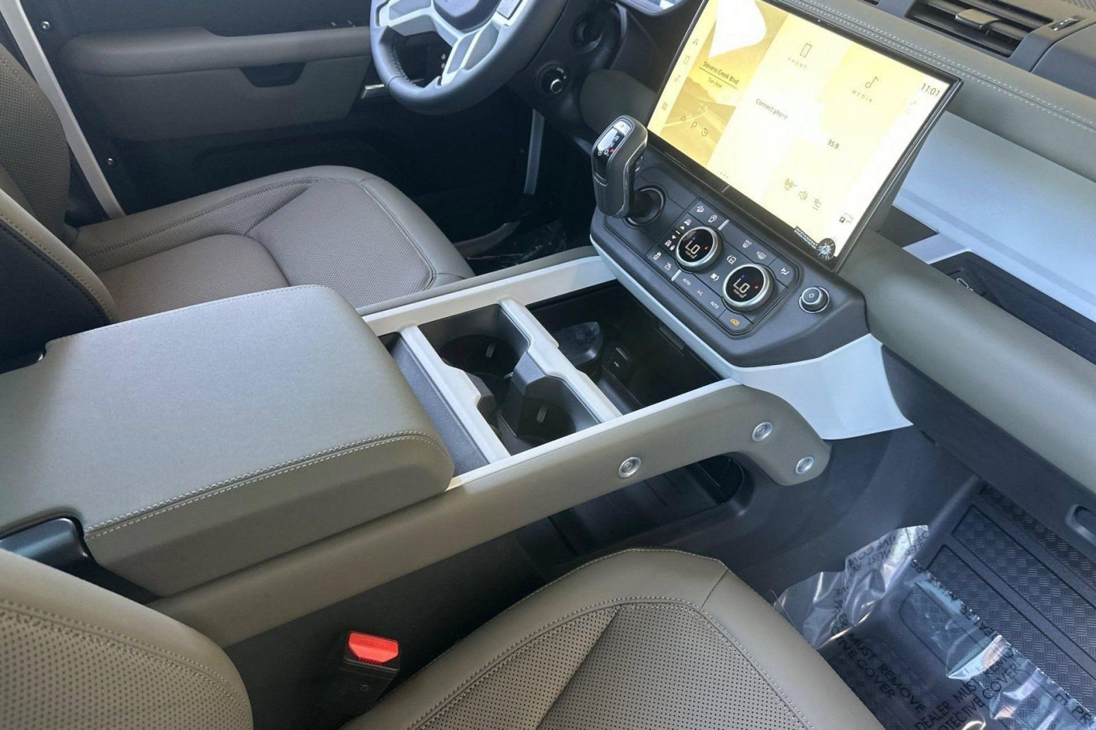 New 2026 Land Rover Defender 110 X-Dynamic SE AWD/4WD image 26
