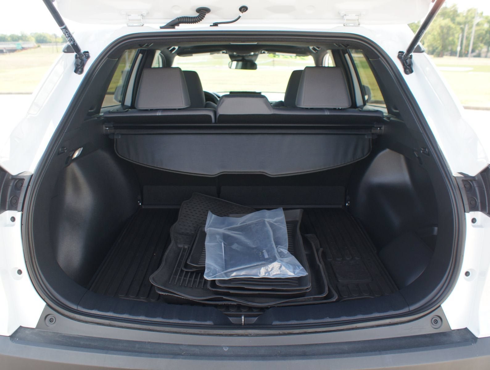 Used 2026 Toyota Corolla Cross AWD Hybrid w/ Moonroof Package image 16