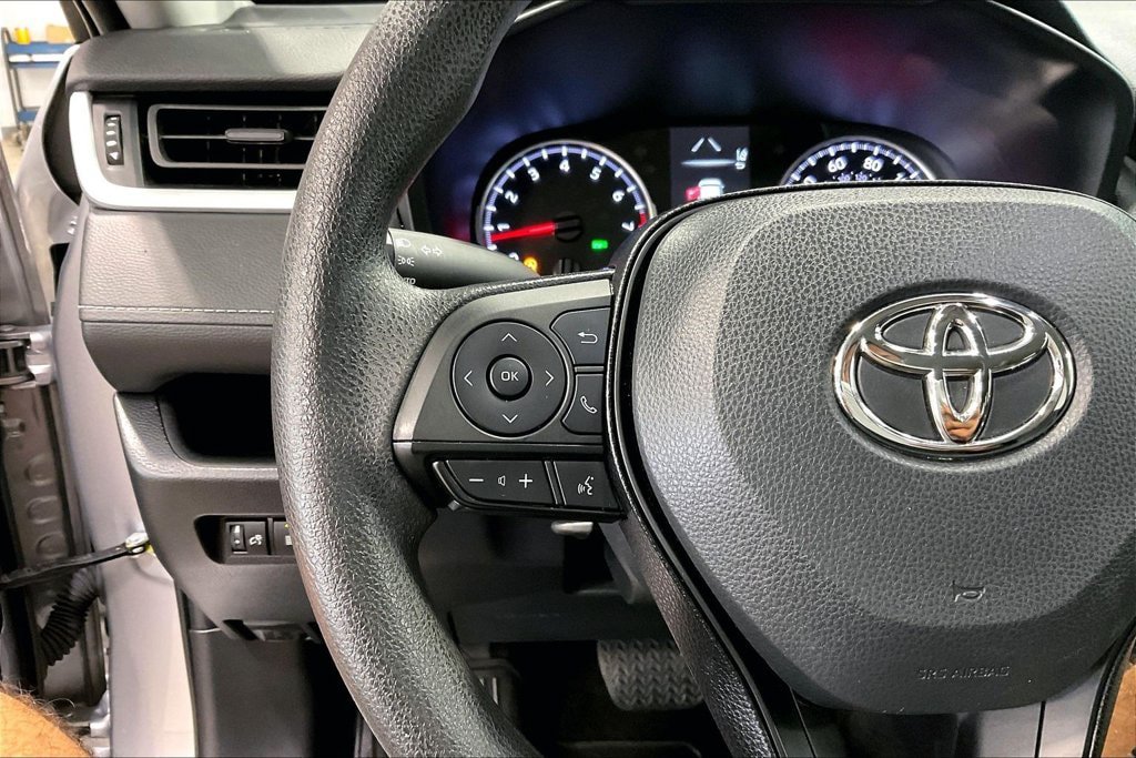 Used 2022 Toyota RAV4 XLE AWD/4WD image 12