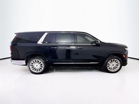 Used 2024 Cadillac Escalade ESV Premium Luxury image 33