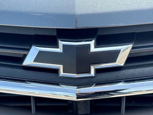 Used 2019 Chevrolet Equinox LT w/ Driver Convenience Package AWD/4WD image 11