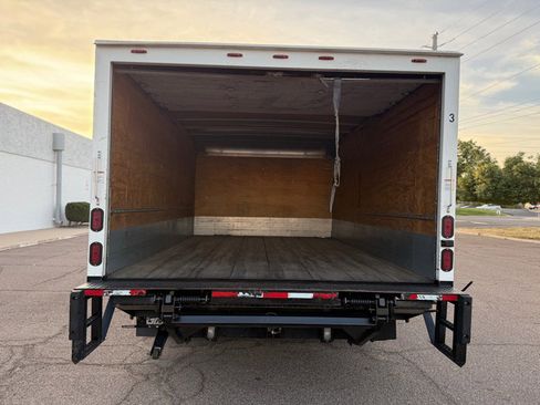 Used 2023 Isuzu NPR image 9