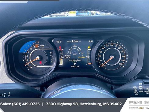 Used 2026 Jeep Wrangler Unlimited Sahara AWD/4WD image 14