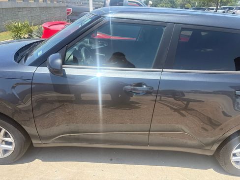 Used 2023 Kia Soul LX w/ Option Group 015 FWD image 4