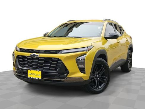 Certified 2024 Chevrolet Trax ACTIV w/ Driver Confidence Package image 1