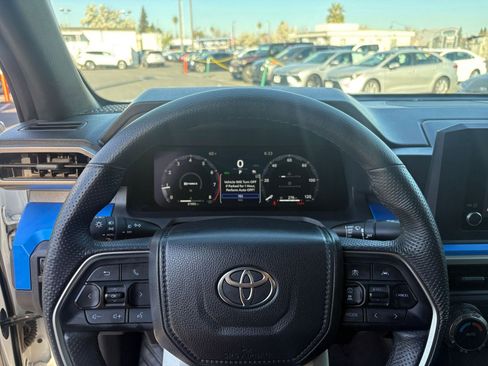 Used 2025 Toyota Tacoma TRD Off-Road image 27