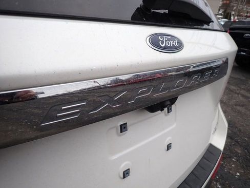 Certified 2022 Ford Explorer XLT w/ Equipment Group 202A image 6