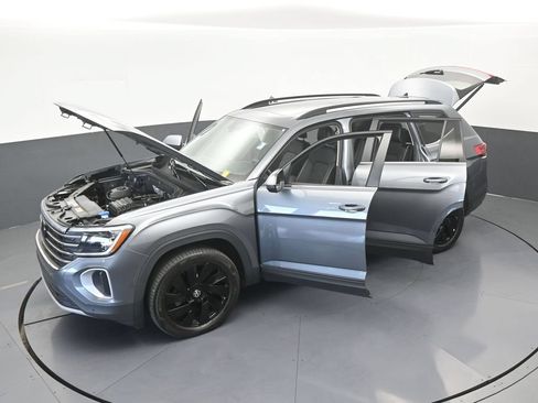 Used 2024 Volkswagen Atlas SE w/ Panoramic Sunroof Package FWD image 65