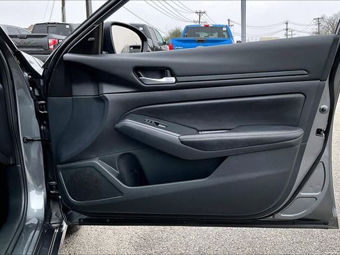 Used 2025 Nissan Altima 2.5 SV image 22