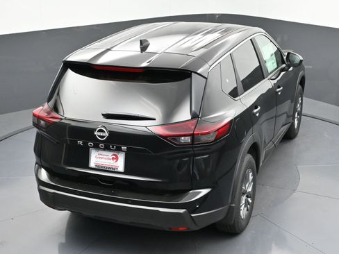 Certified 2025 Nissan Rogue S image 22