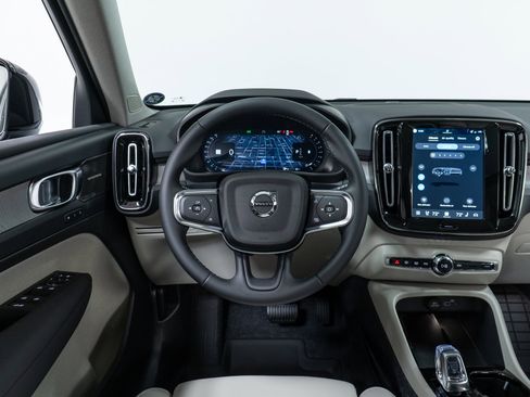 New 2026 Volvo XC40 B5 Ultra w/ Climate Package image 17