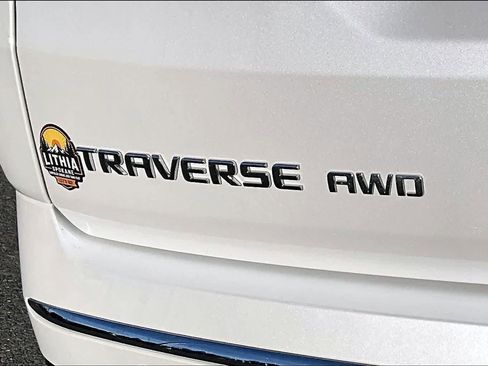 Used 2023 Chevrolet Traverse Premier image 7