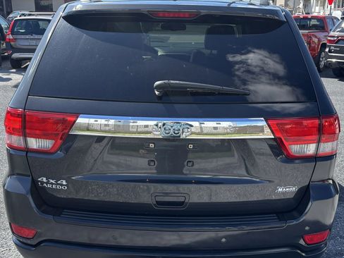 Used 2011 Jeep Grand Cherokee Laredo image 32