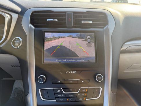 Used 2020 Ford Fusion SE image 17