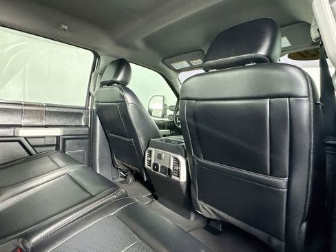 Used 2021 Ford F250 Lariat w/ Lariat Ultimate Package AWD/4WD image 32