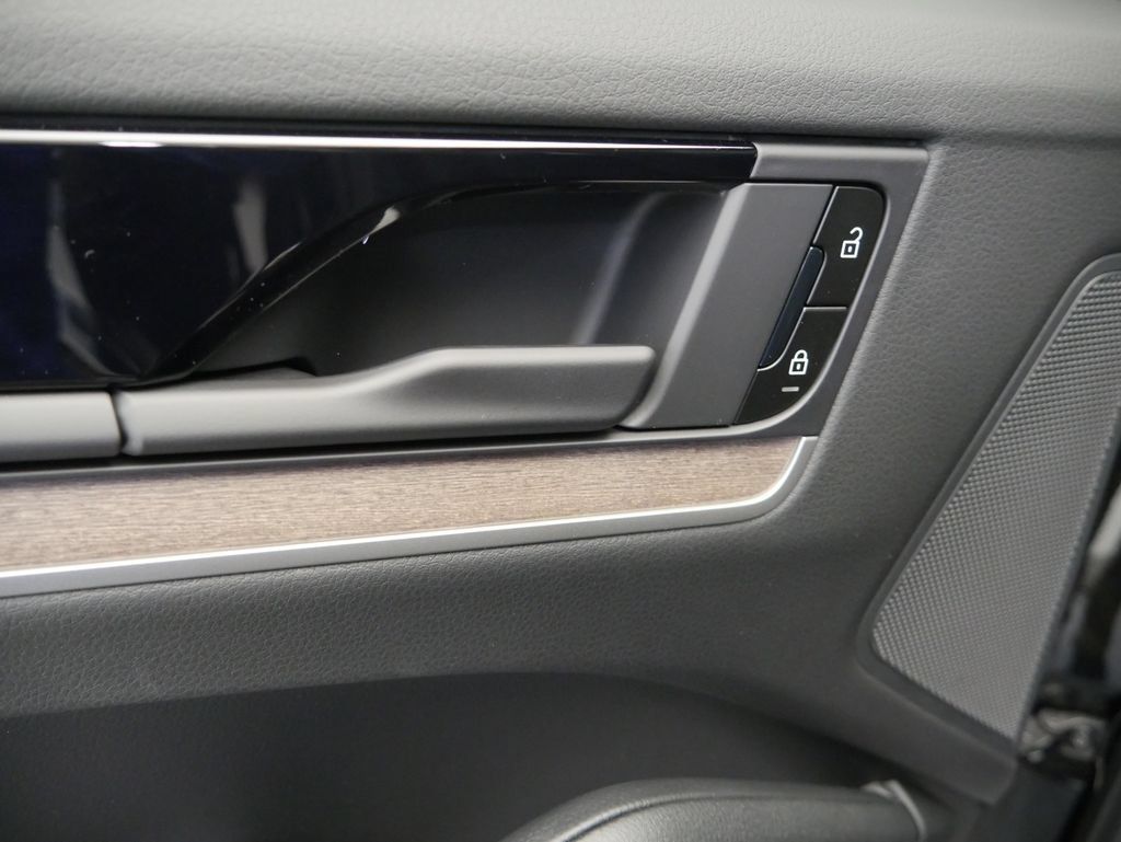 Certified 2026 Porsche Cayenne AWD/4WD image 22