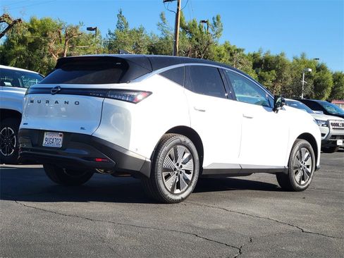 Used 2025 Nissan Murano SL image 2