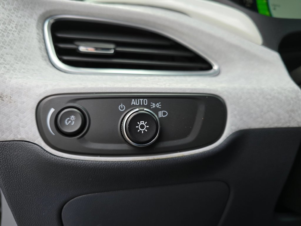 Used 2020 Chevrolet Bolt LT FWD image 26
