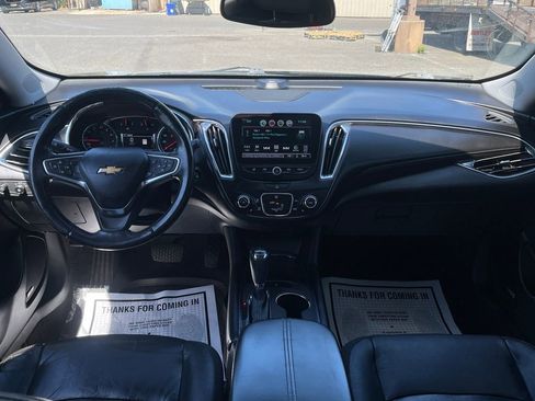 Used 2018 Chevrolet Malibu LT w/ Leather Package FWD image 19