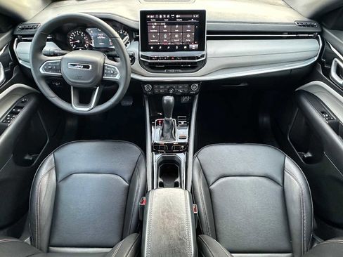 Used 2024 Jeep Compass Limited image 18