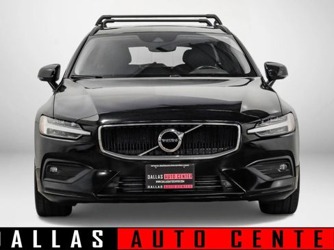 Used 2021 Volvo V60 T5 Momentum w/ Climate Package image 2