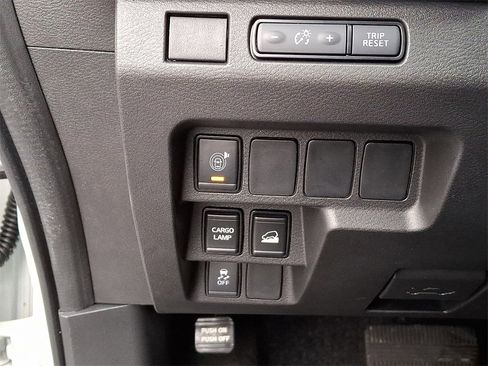 Used 2024 Nissan Frontier SV w/ Technology Package image 26