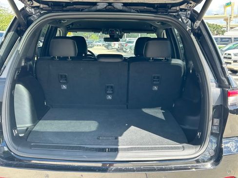 Used 2025 Jeep Grand Cherokee Limited RWD image 13