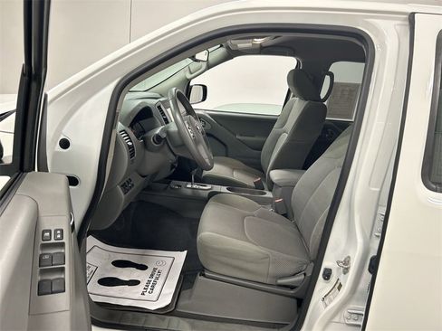 Used 2020 Nissan Frontier SV w/ Midnight Edition Floor Mats image 9