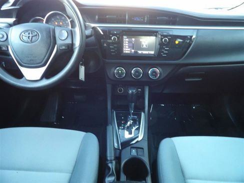 Used 2016 Toyota Corolla image 16