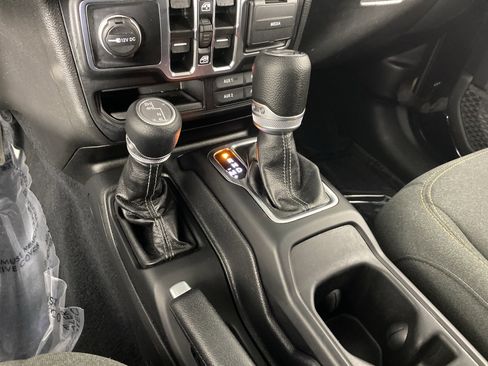Used 2024 Jeep Wrangler Unlimited Sport AWD/4WD image 28