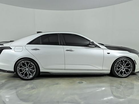 Used 2021 Cadillac CT4 Luxury w/ Sun And Sound Package RWD image 11