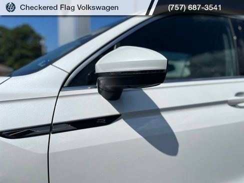 Used 2022 Volkswagen Tiguan SEL R-Line AWD/4WD image 2