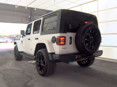 Used 2022 Jeep Wrangler Unlimited Sahara AWD/4WD image 4