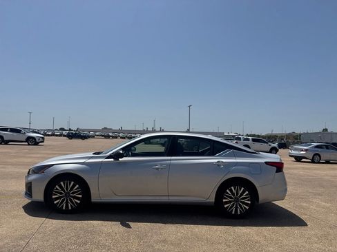 Certified 2025 Nissan Altima 2.5 SV FWD image 14