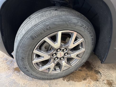 Used 2020 GMC Acadia SLT w/ Driver Alert Package II AWD/4WD image 4