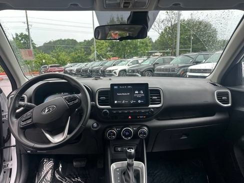Certified 2025 Hyundai Venue SEL FWD image 8