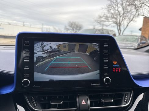 Used 2022 Toyota C-HR XLE image 12