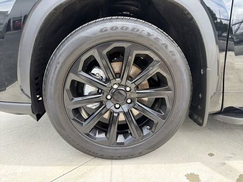 Used 2025 Toyota Highlander Limited FWD image 24
